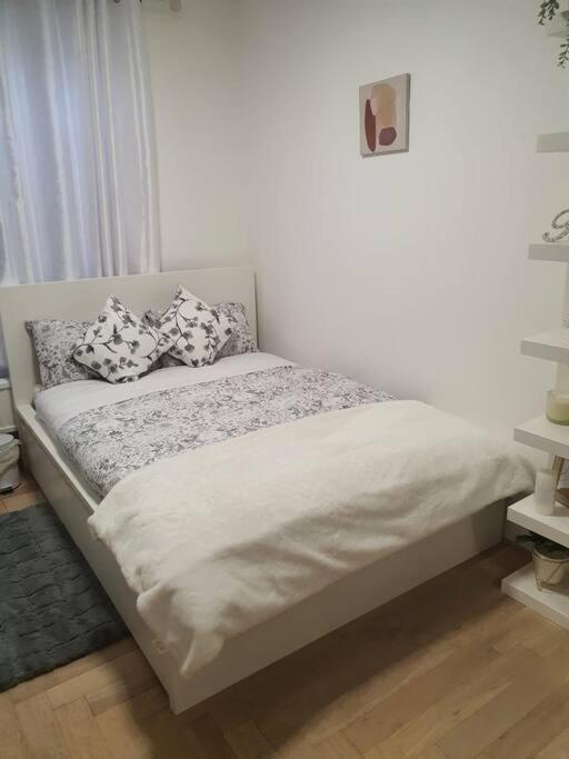 2 Bedroom Flat In Vauxhall, Londra Dış mekan fotoğraf