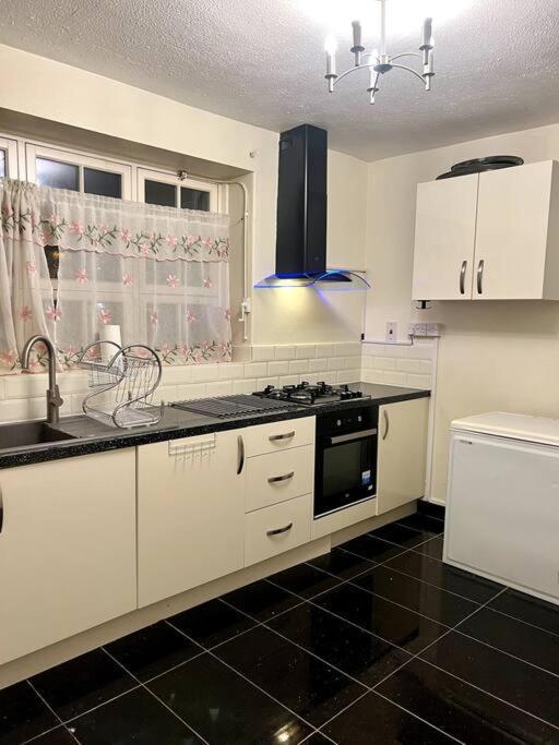 2 Bedroom Flat In Vauxhall, Londra Dış mekan fotoğraf